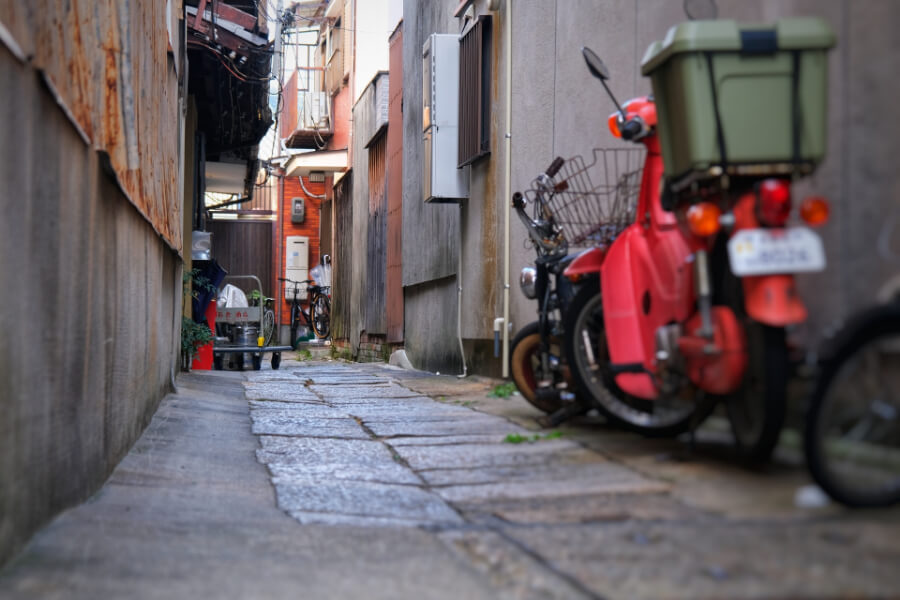 おしゃれな風景とカブ